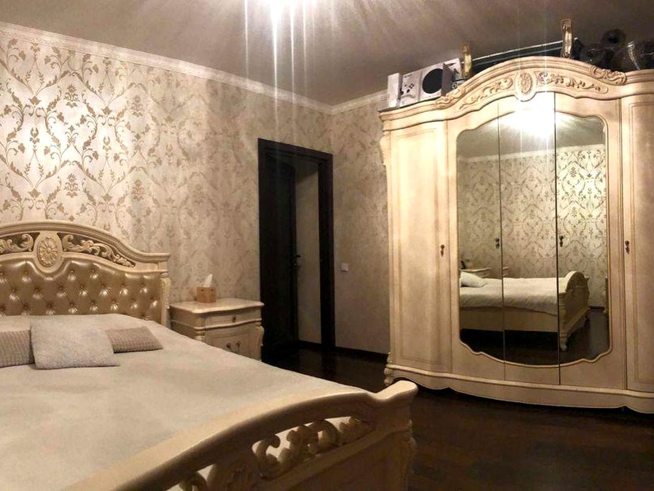 Продам 2 комн разд с хорошим рем и мебелью ЖК Чайка Лобановского ЖК Чайка