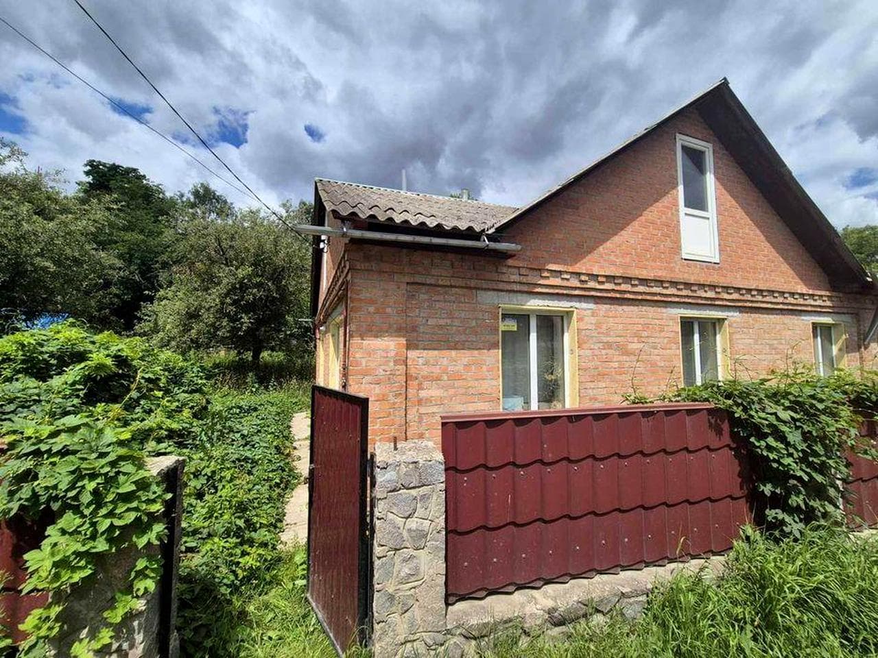 Продам частину будинку по вул.Короленка (біля річки)