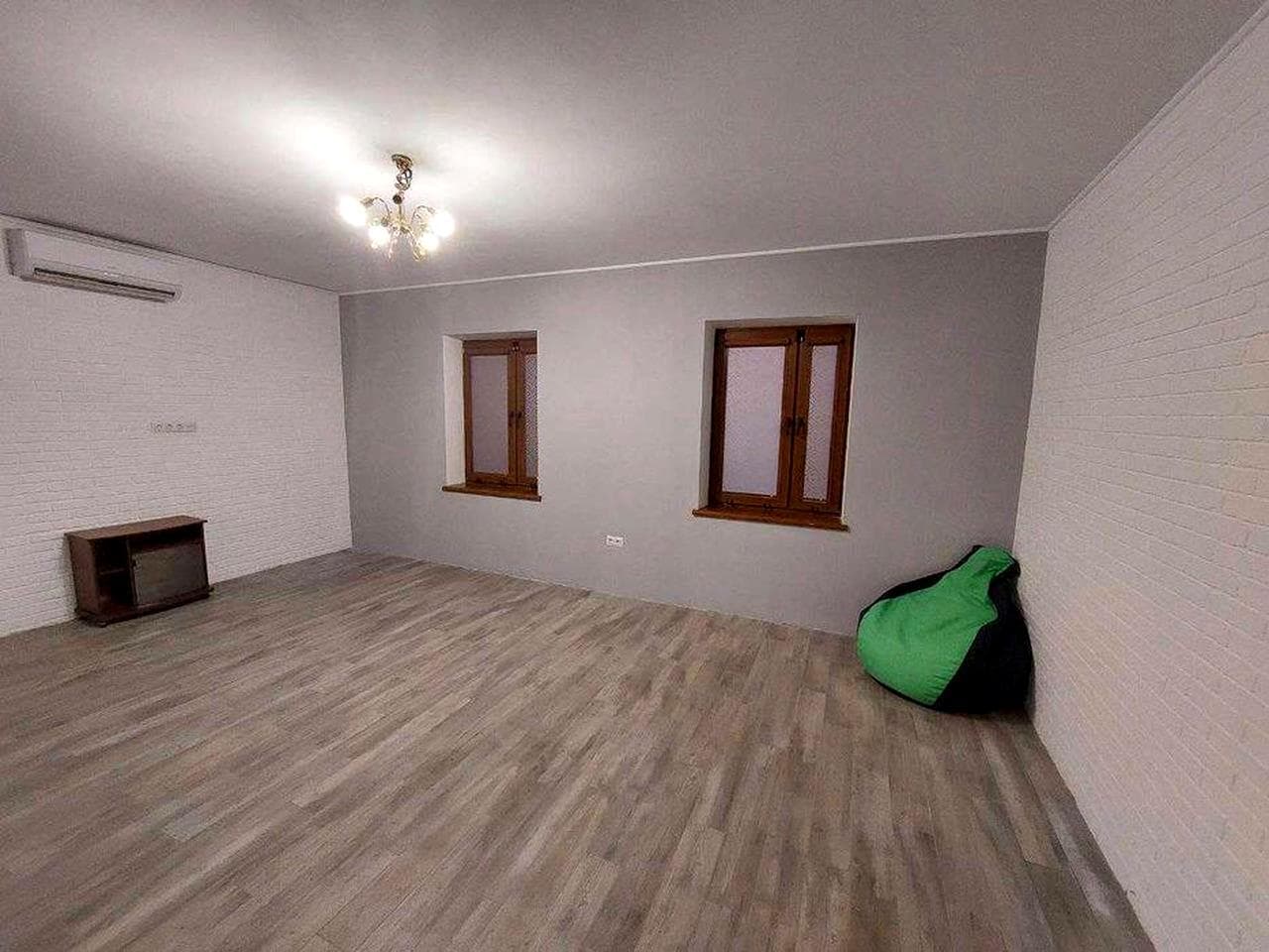 Продам свой дом 110кв.м ( В удобном р-не, гараж с ямой, огород, охрана )