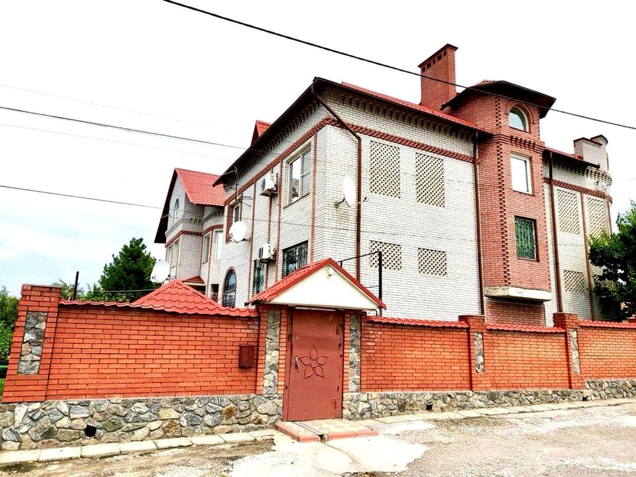 Продається будинок в космічному мк-ні