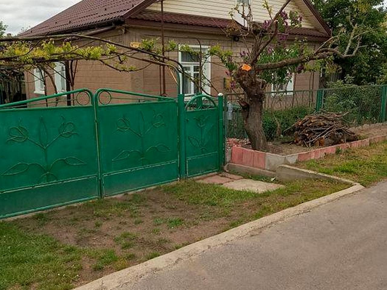 Продам будинок, в центрі міста пишіть наWhatApp/Viber.