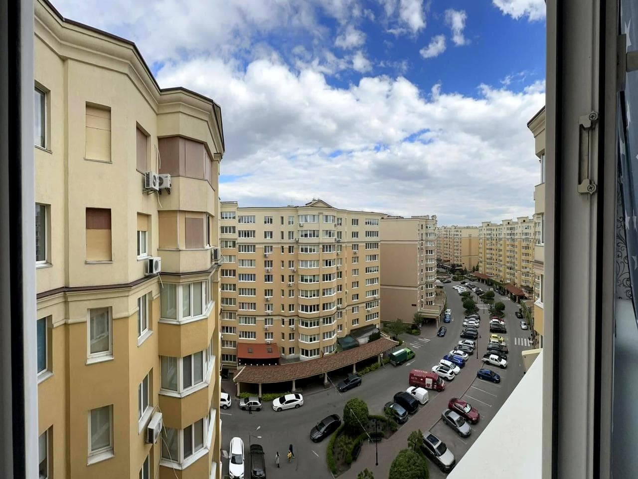 Лесі Українки вул., 20