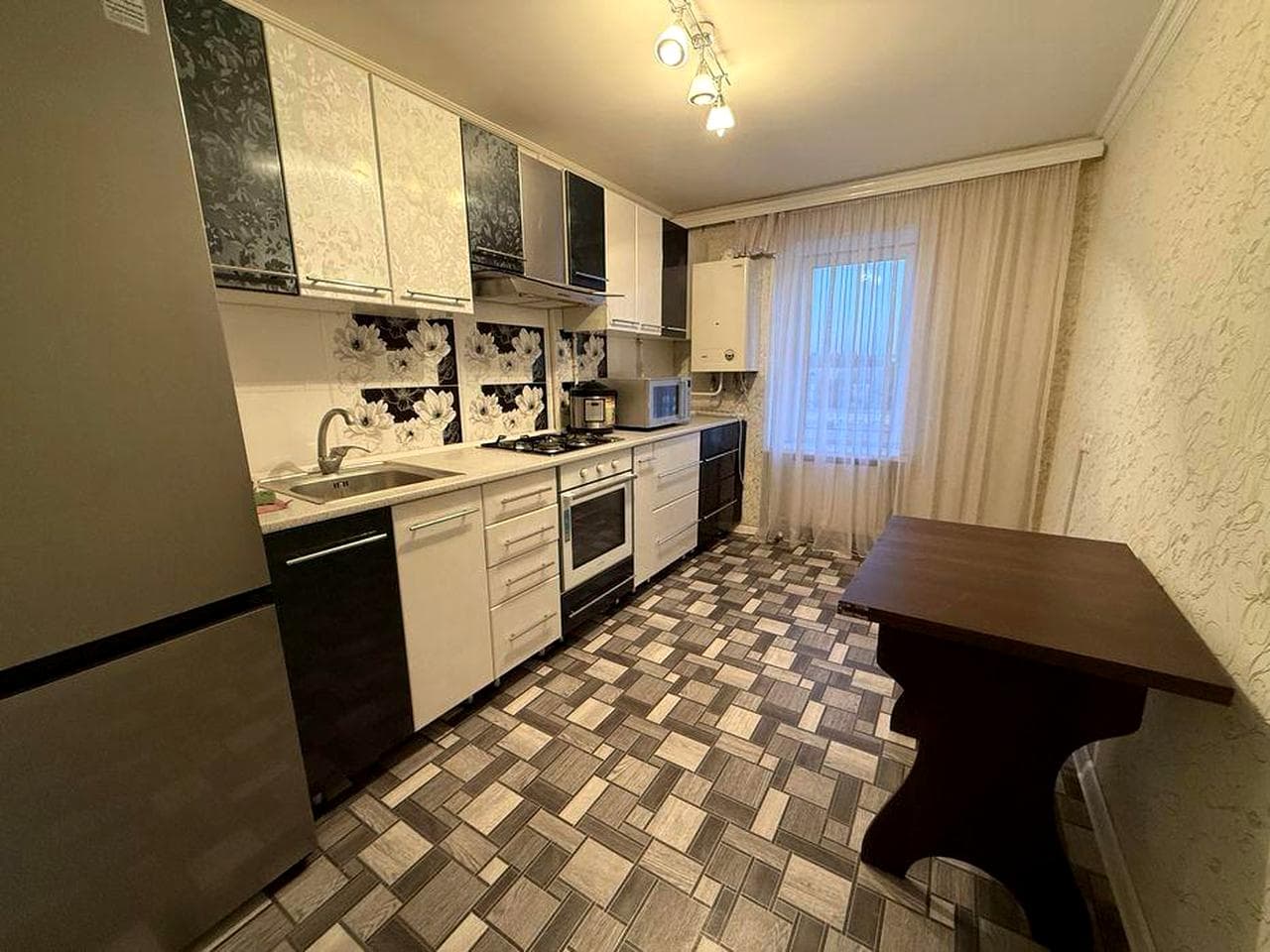 Продам 4х кімнатну квартиру