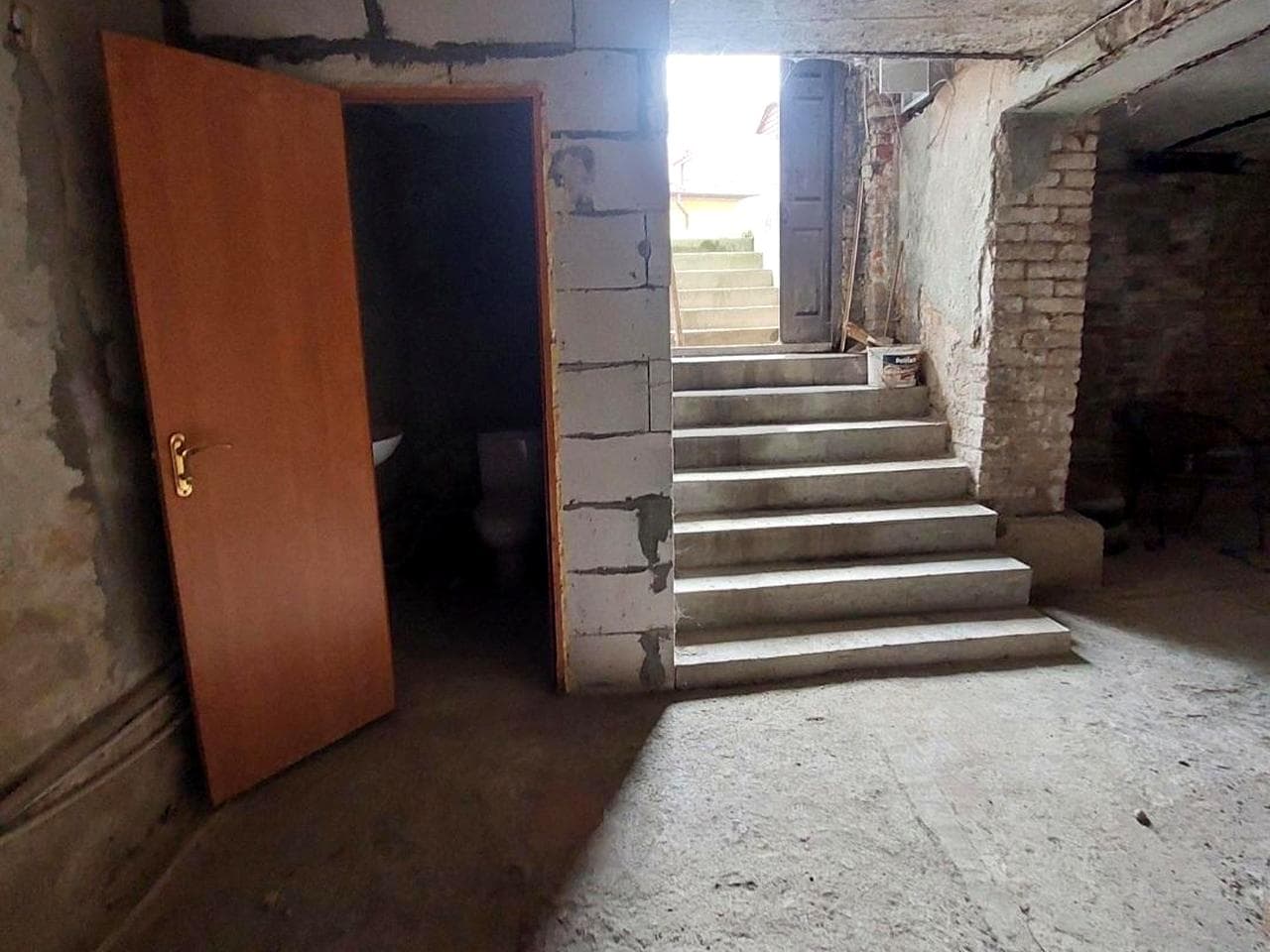 Підвалля вул., 5