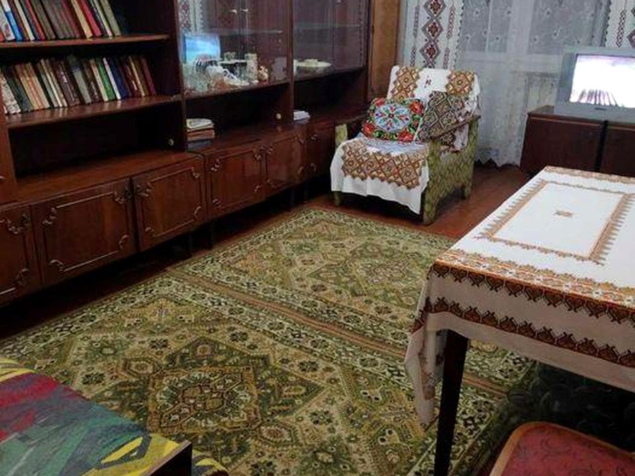 Продам 2-кімнатну квартиру з гаражем в центрі м.Тростянець.