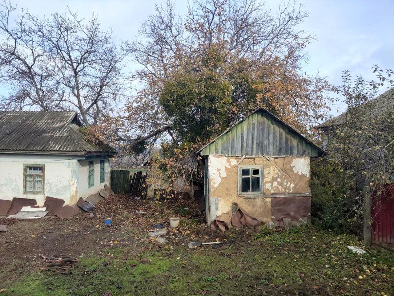 Хата по вулиці Пирогова, земельна ділянка