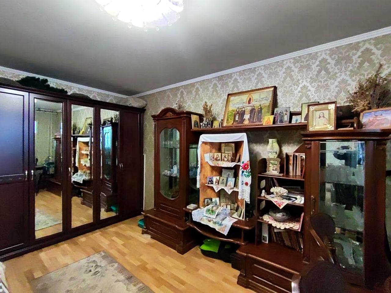 Продається трикімнатна квартира на масиві, в м.Васильків. 48000$