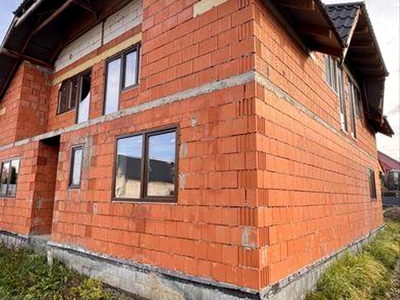 Продаж будинку з прибудовою