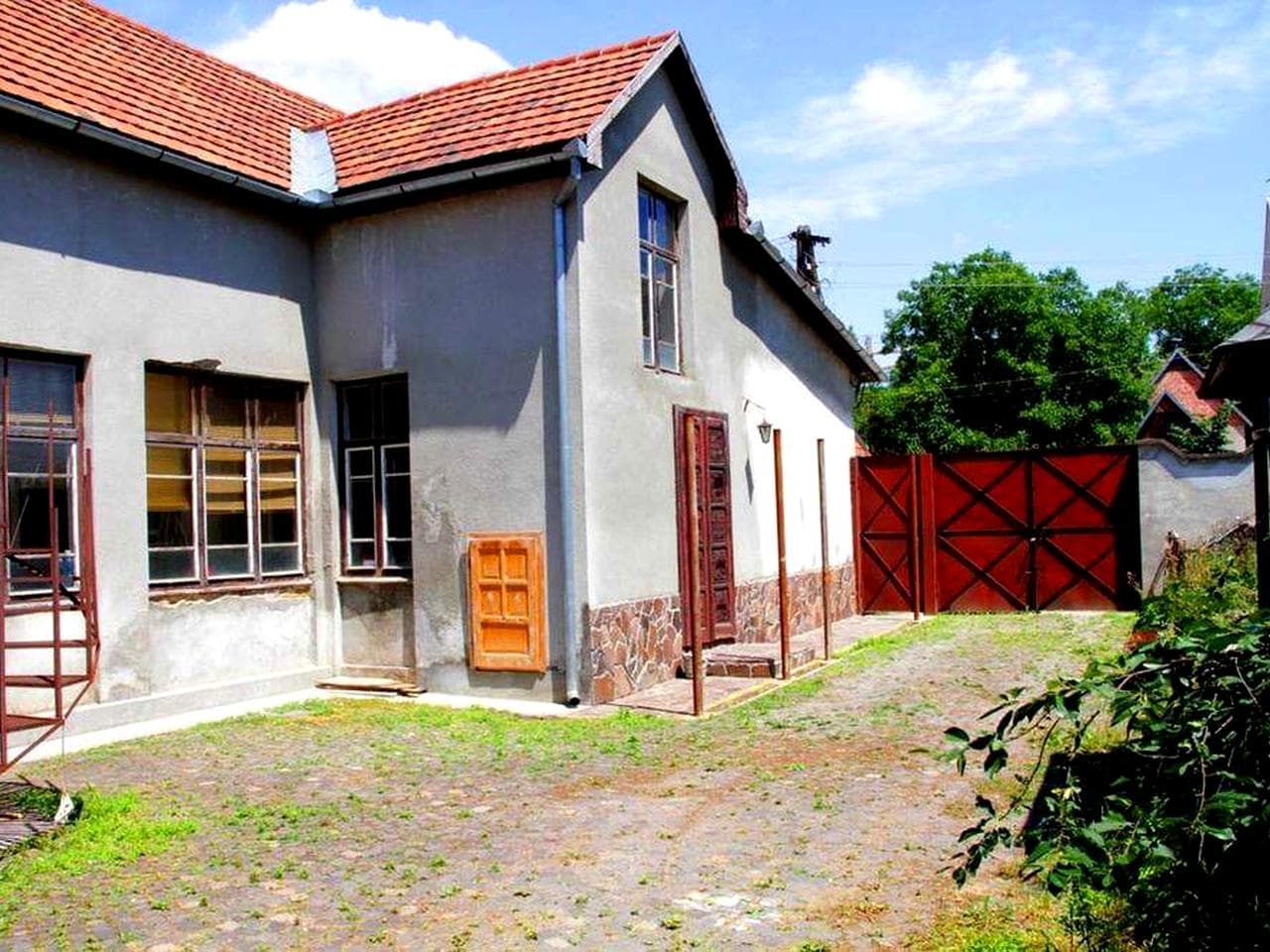 Будинок 390 м², місто Берегове, Закарпатті Під міні-готель або 2 сім’ї