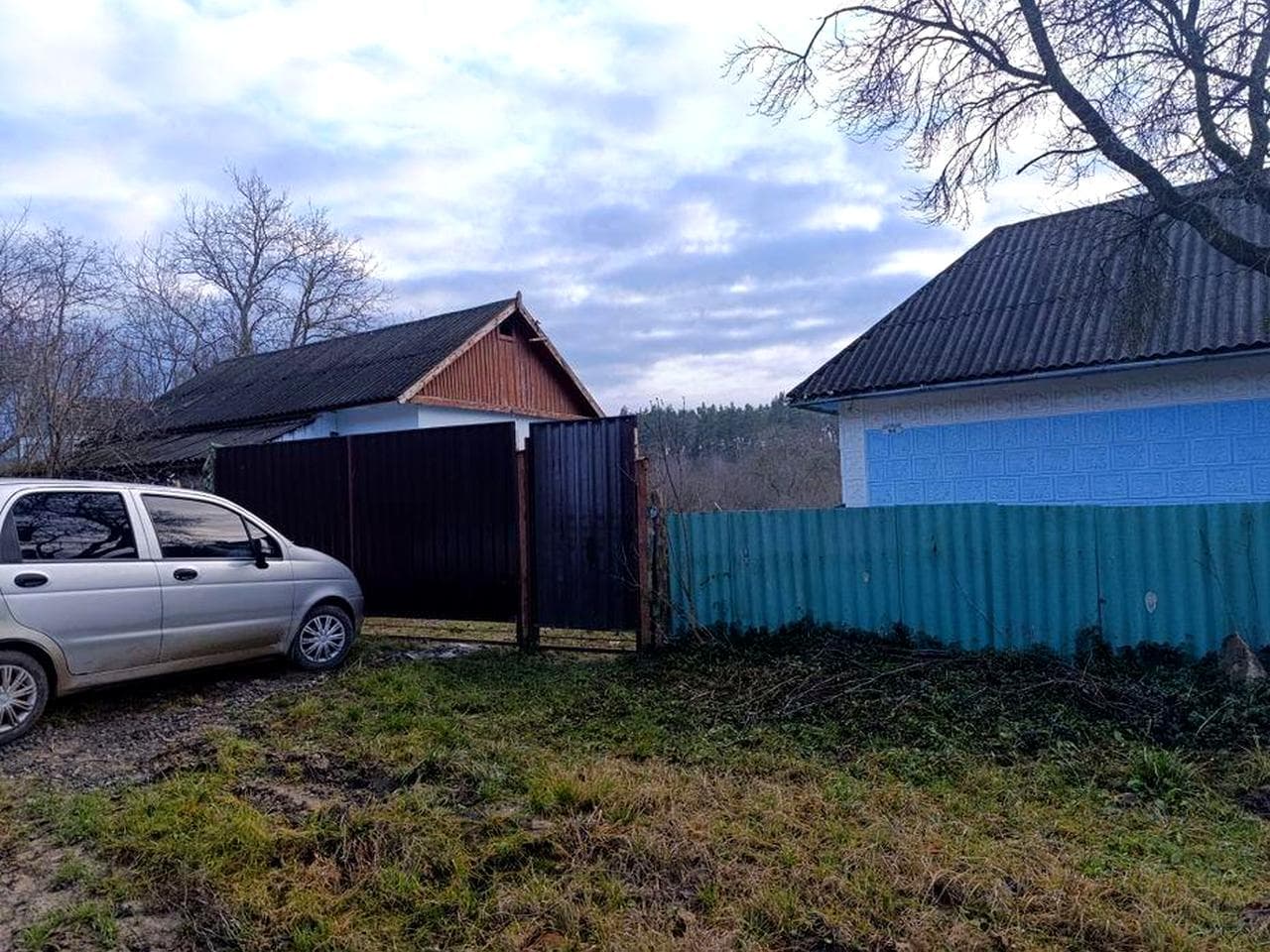 Продам будинок. Підлісний Олексинець. Електрика та вода( на подвірї)