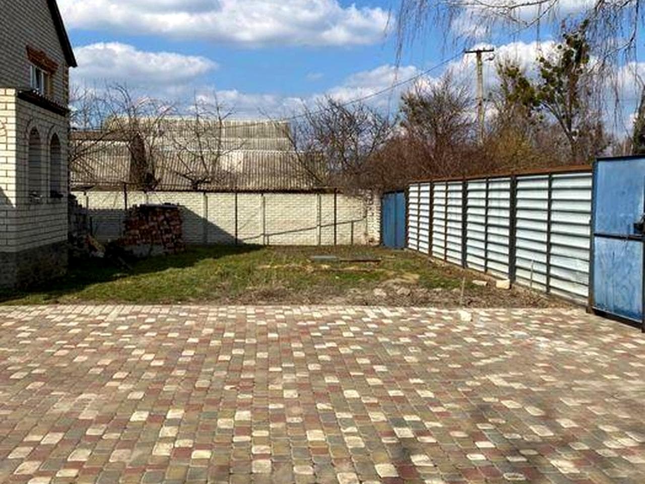 Продаж цегляного будинку