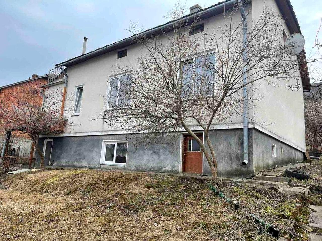 Продається будинок з земельною ділянкою