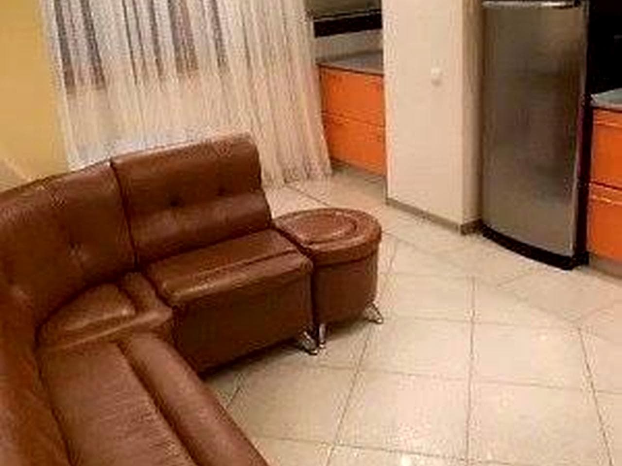 Велика квартира з гаражем поруч парку Відродження