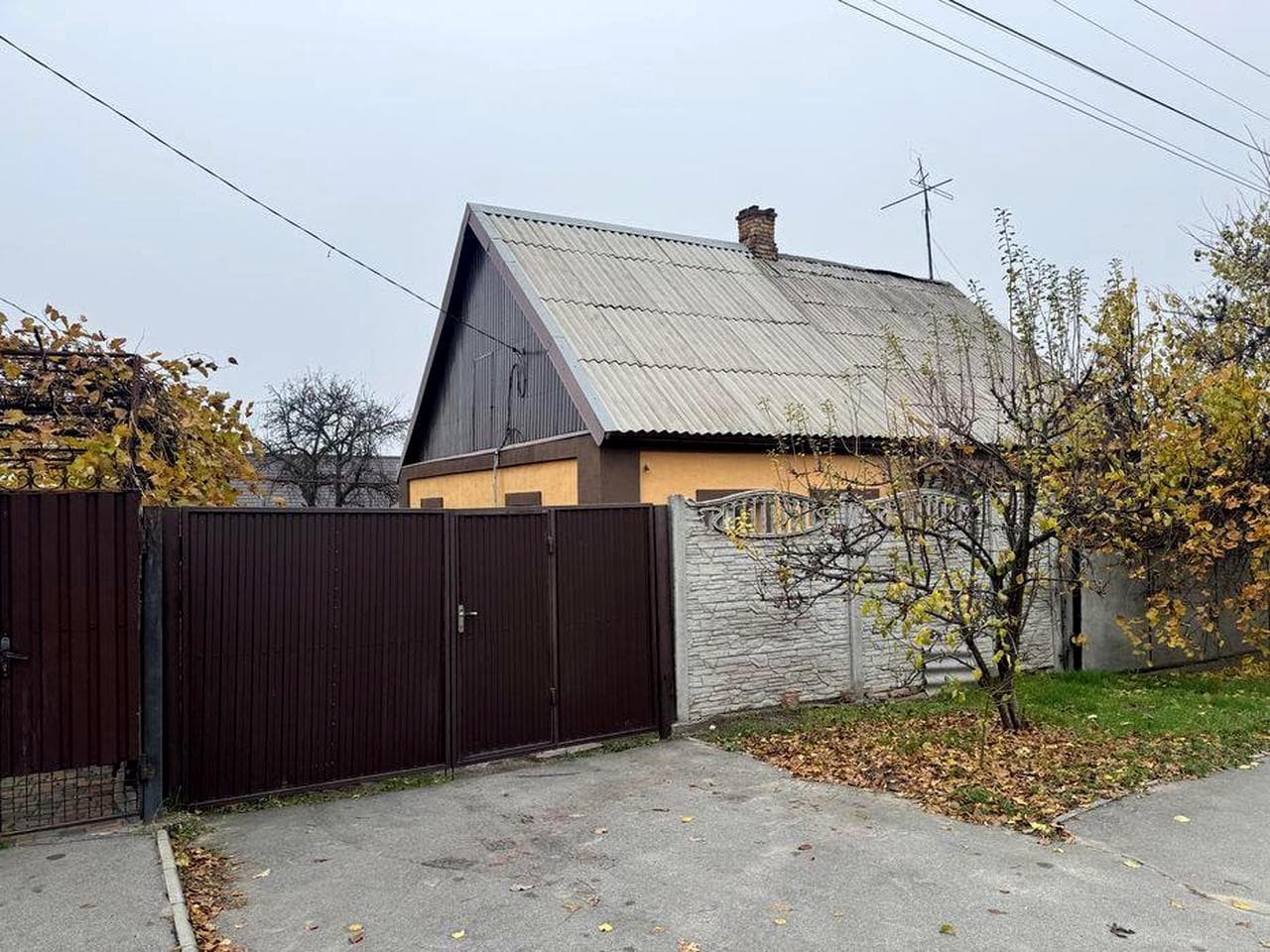 Продам дом с гаражом возможен обмен на авто