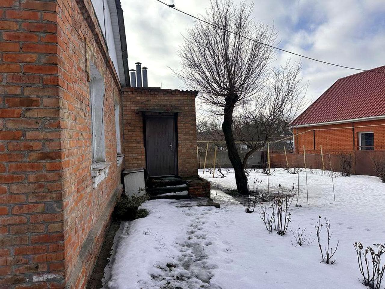 ПРОДАЄТЬСЯ затишний цегляний будинок у центрі міста Ромни!
