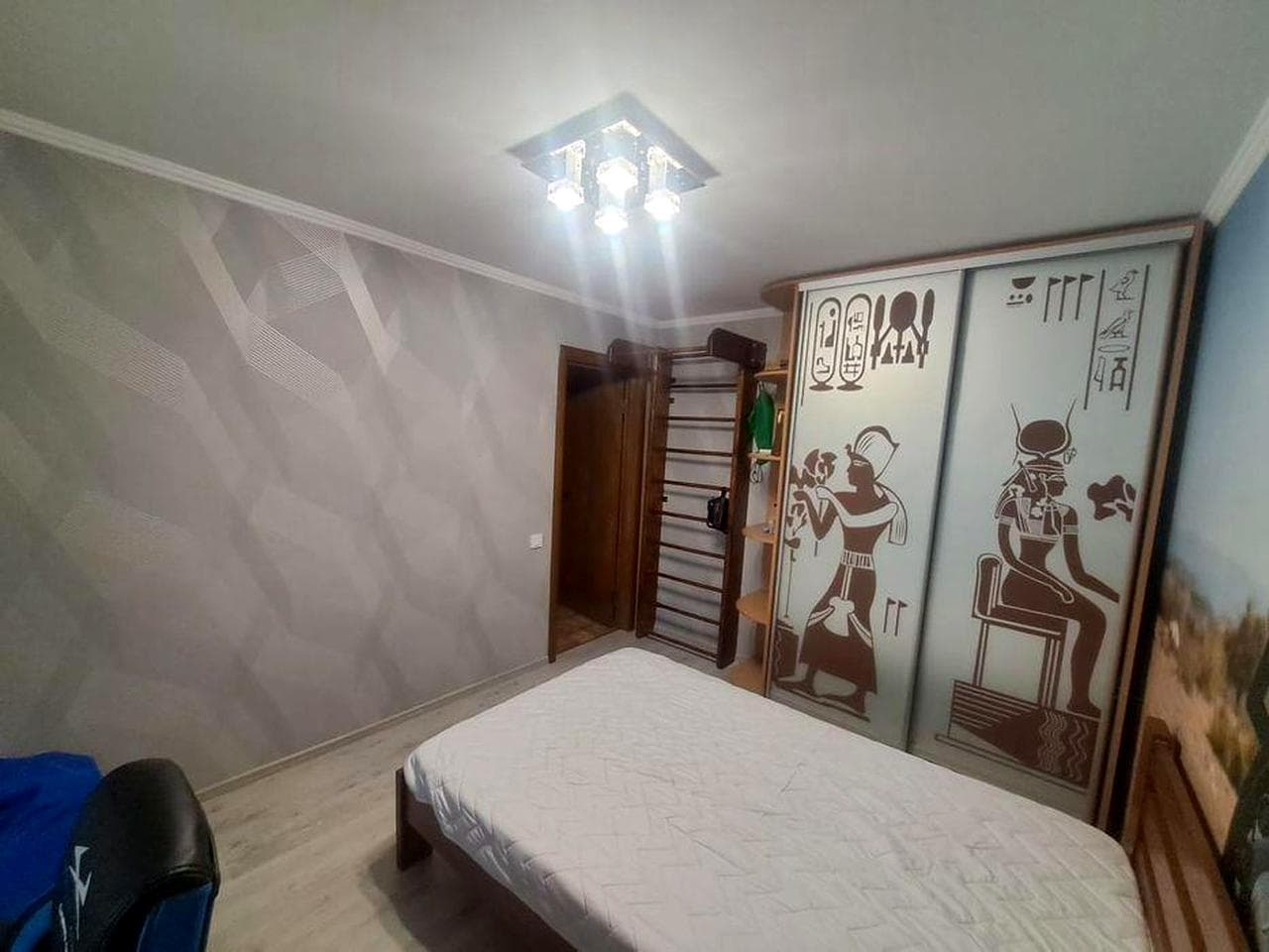 Продається простора 3-х кімнатна квартира