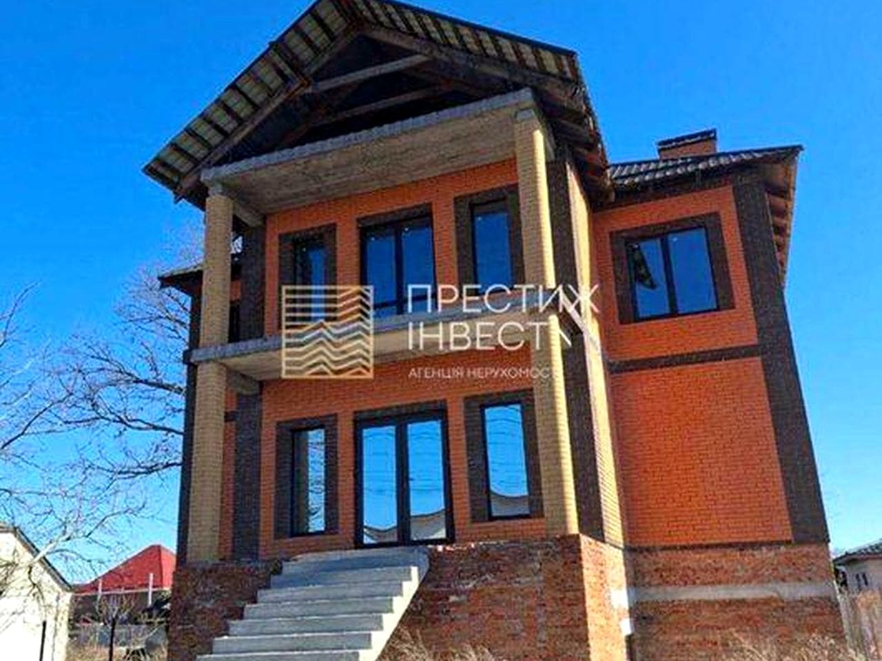 Продаж будинку центр на 10 сотках землі