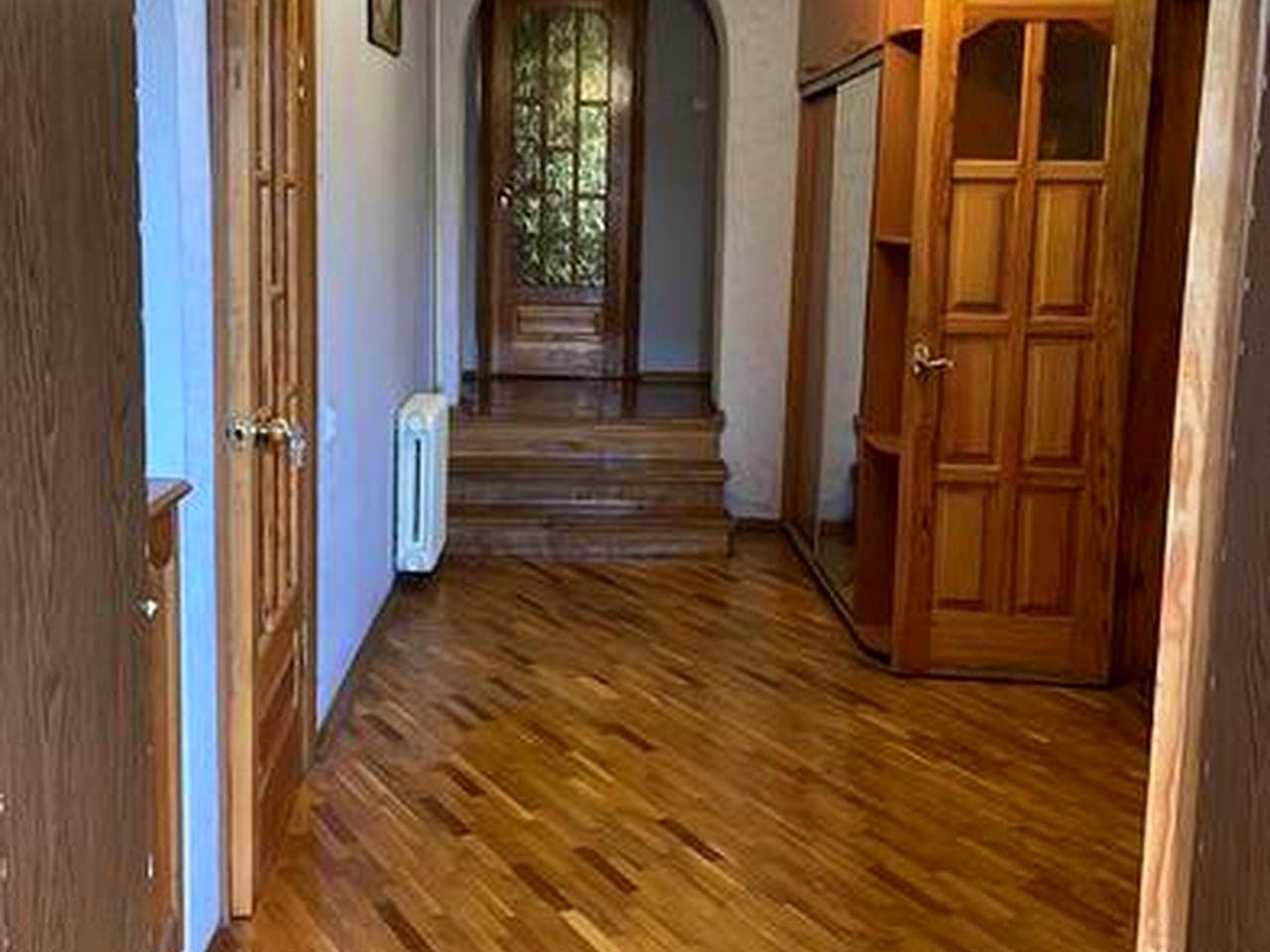 Будинок продається 2-х поверховий,з городом,підвалом