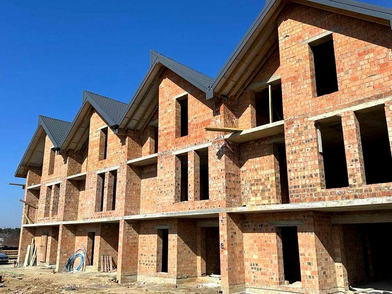 Триповерховий таунхаус з гаражем "Terrahouse"