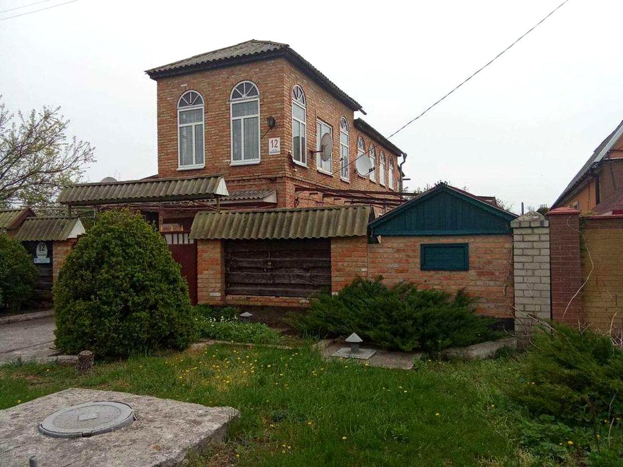Продається двоповерховий будинок