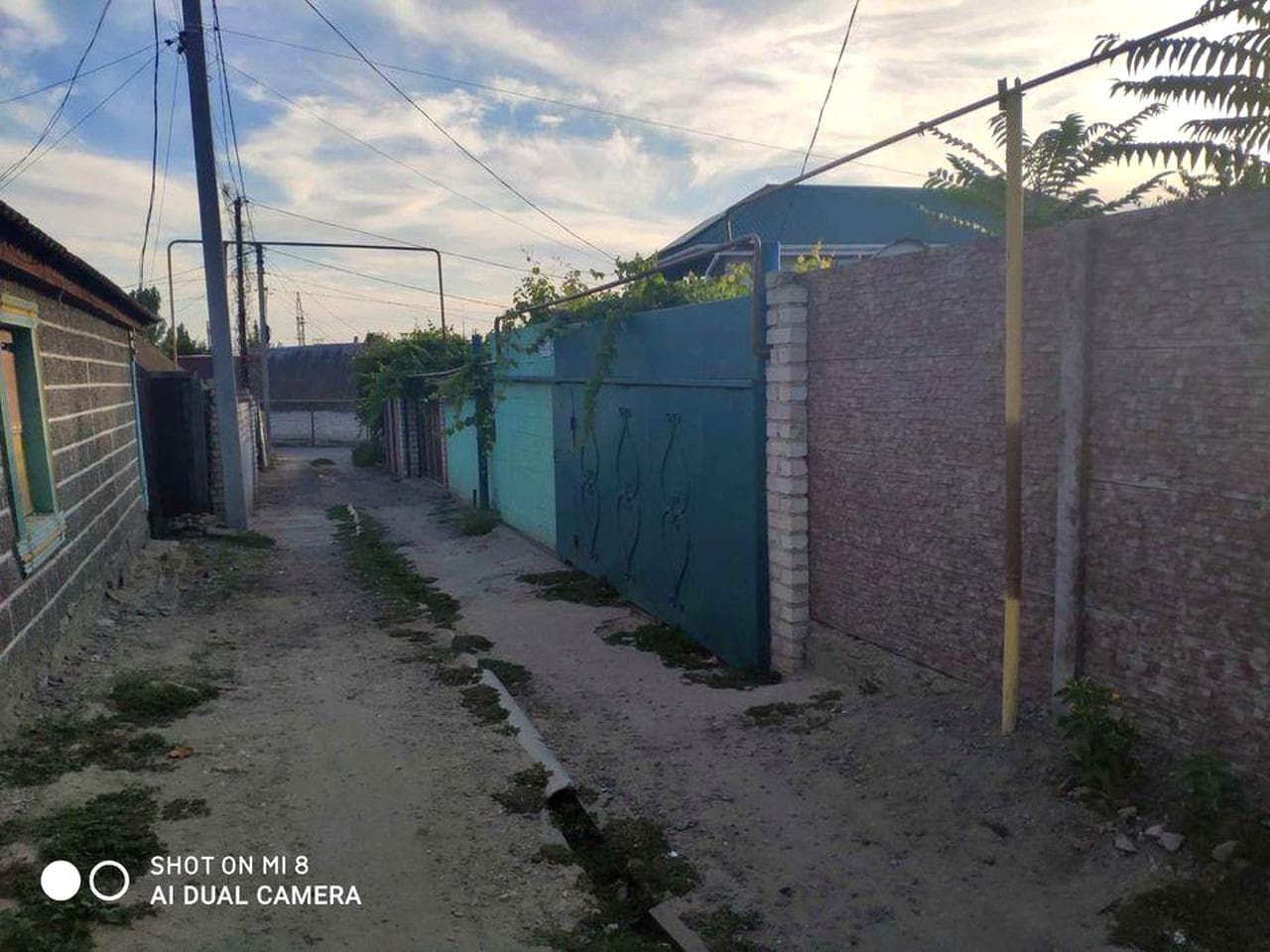 Свій двір, гараж і окрема кухня — будинок у Миколаєві.