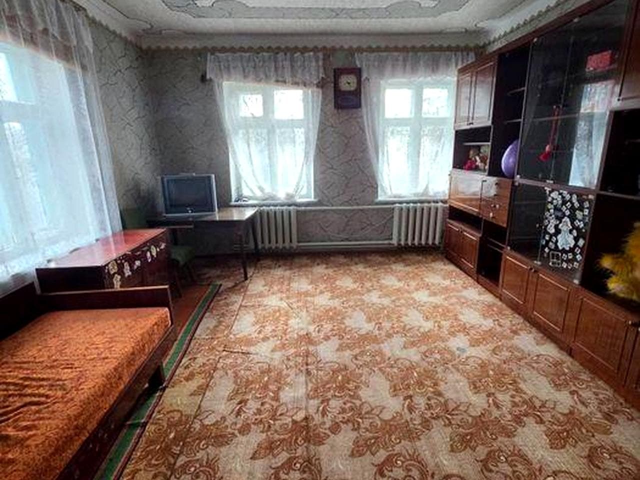 Отдельностоящий дом с газом, удобствами и участком.