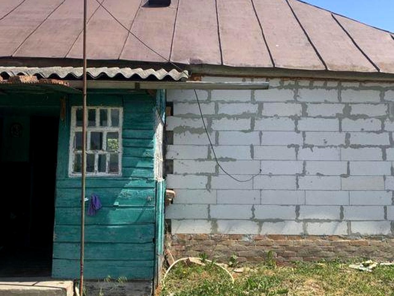 Будинок та ділянка в смт Котельва