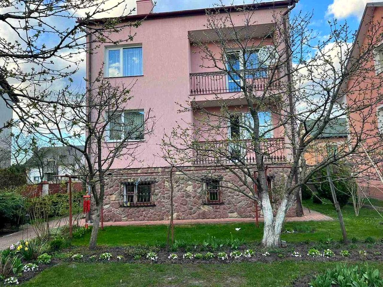 Продаж будинку в м.Винниках