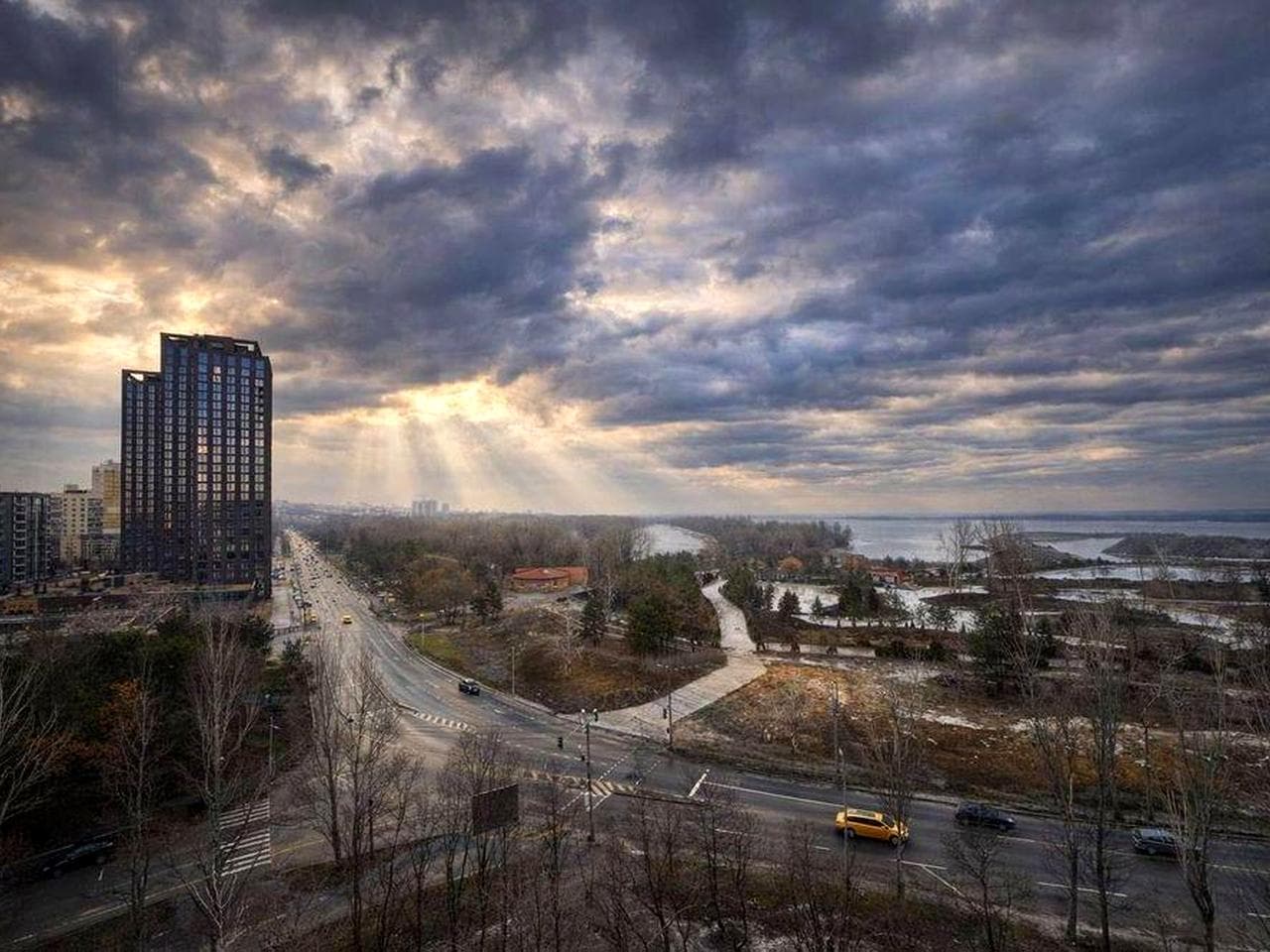 Продаж просторої 3к квартири 89.5 м², Набережна Перемоги 130.