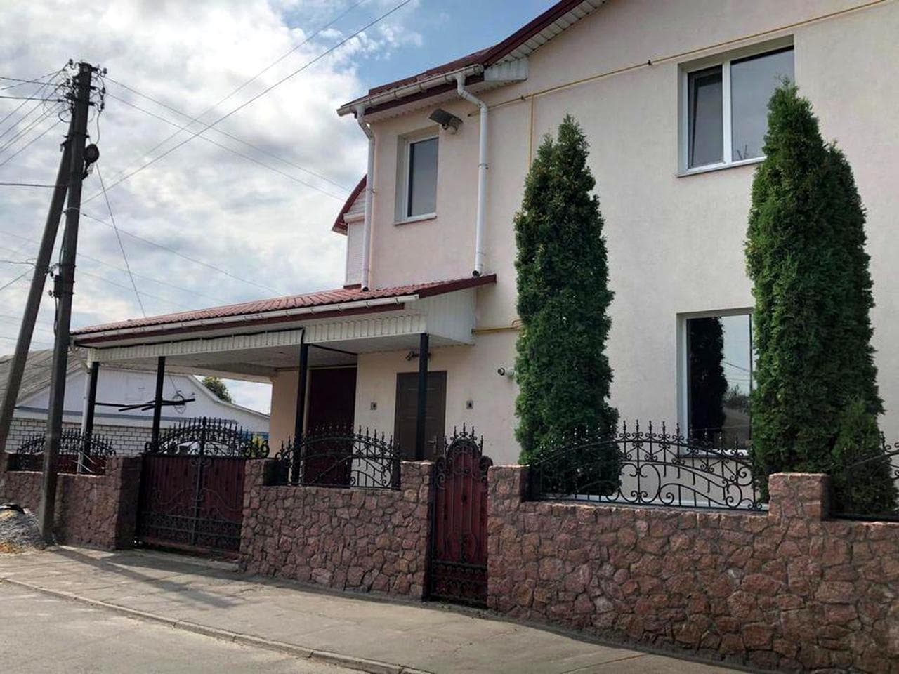 Продаж будинку в Звягелі (центр) — ідеально під житло або бізнес!