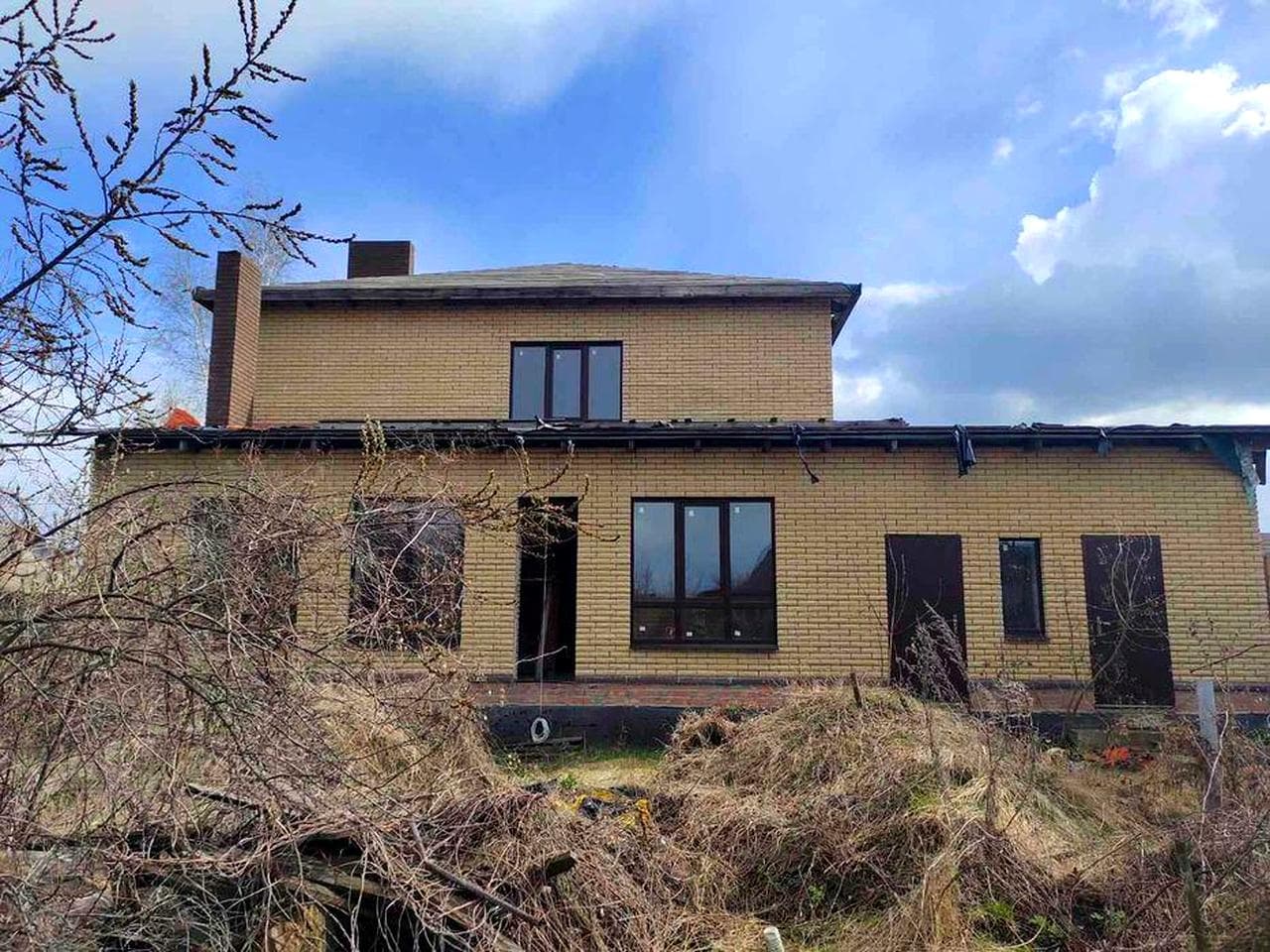 Продам недостроенный дом Песочин Рыжов 236 м2 (ул. Слободская, возле Лицея и Дома Культуры)