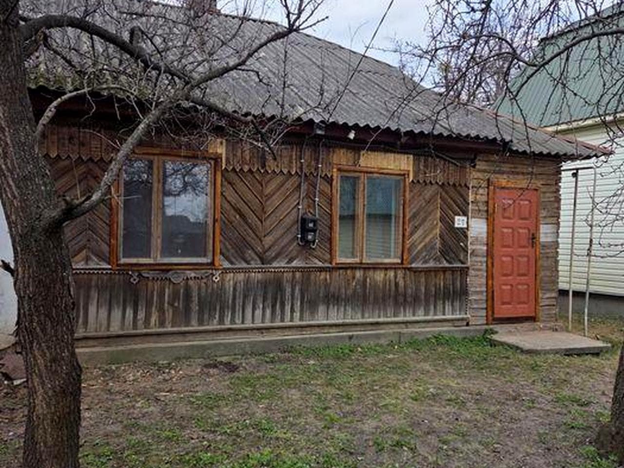 Продам 1/2 будинка в м.Овруч.