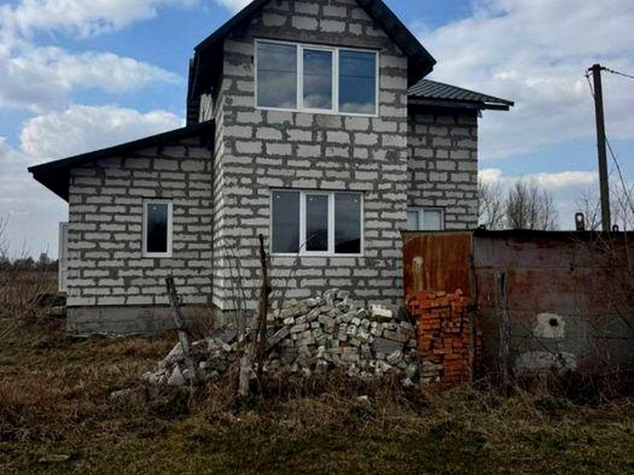 Будинок двохповерховий