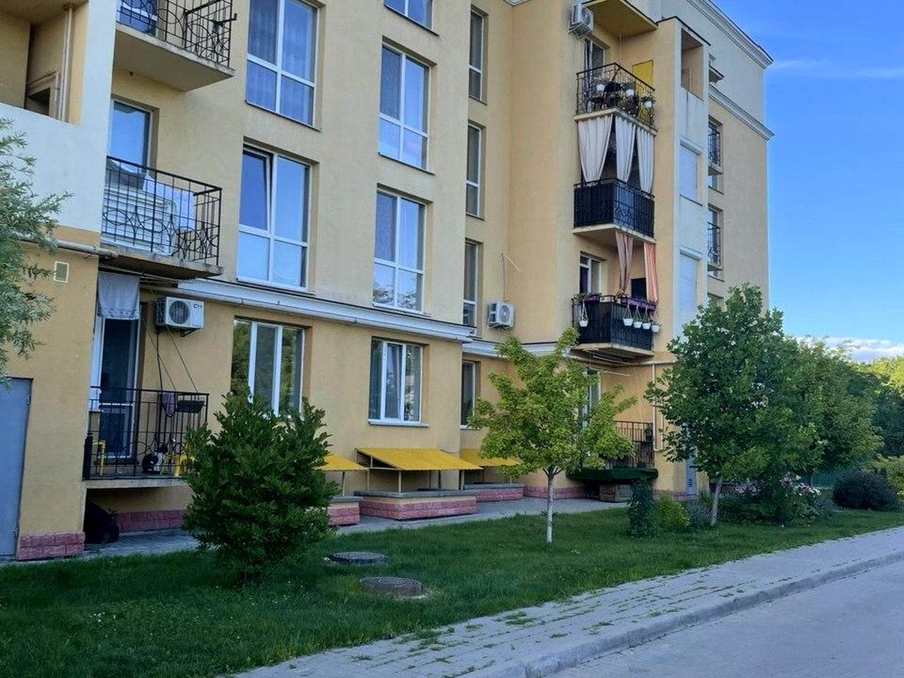 Печерська вул., 24
