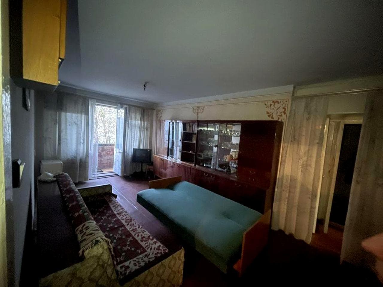 Продається 3 кімнатна квартира під ремонт