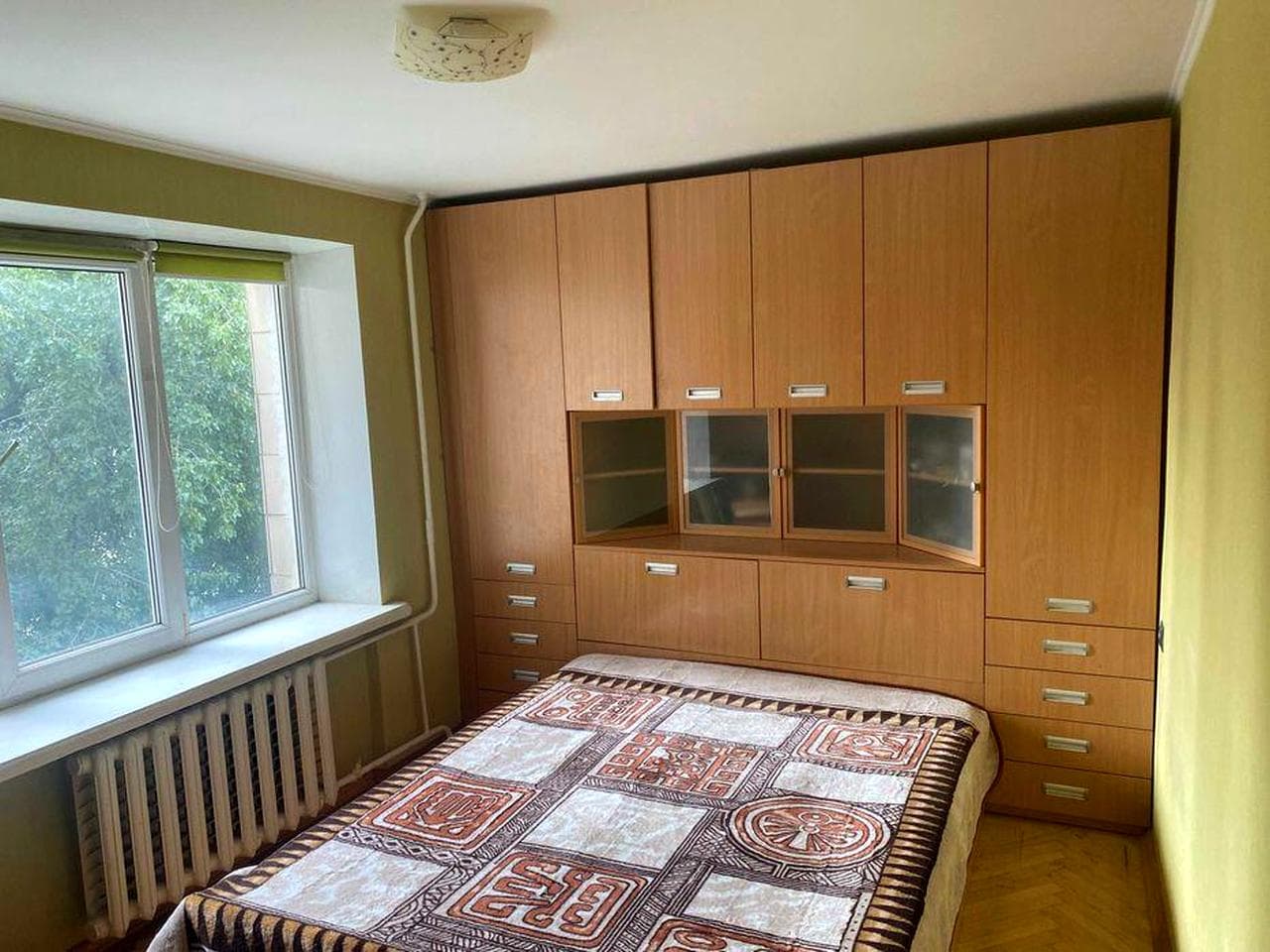 «Печерська» метро. Центр. Квартира 61 м.кв бул. Л.Українки 28А
