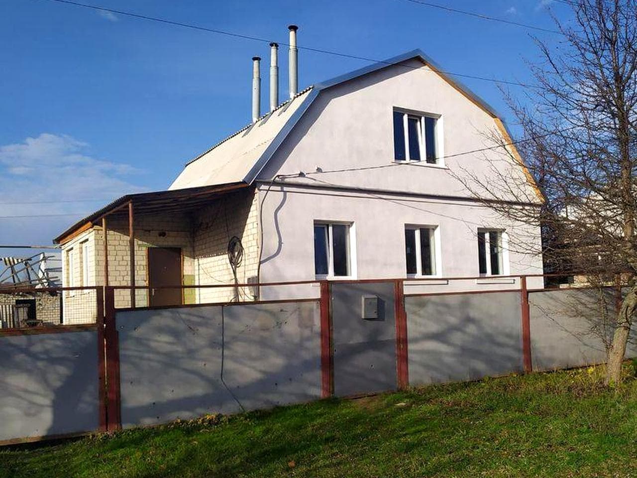 Продам 2-поверховий будинок 120 м² у м. Балаклія з ремонтом, можна одразу заїжджати і жити.