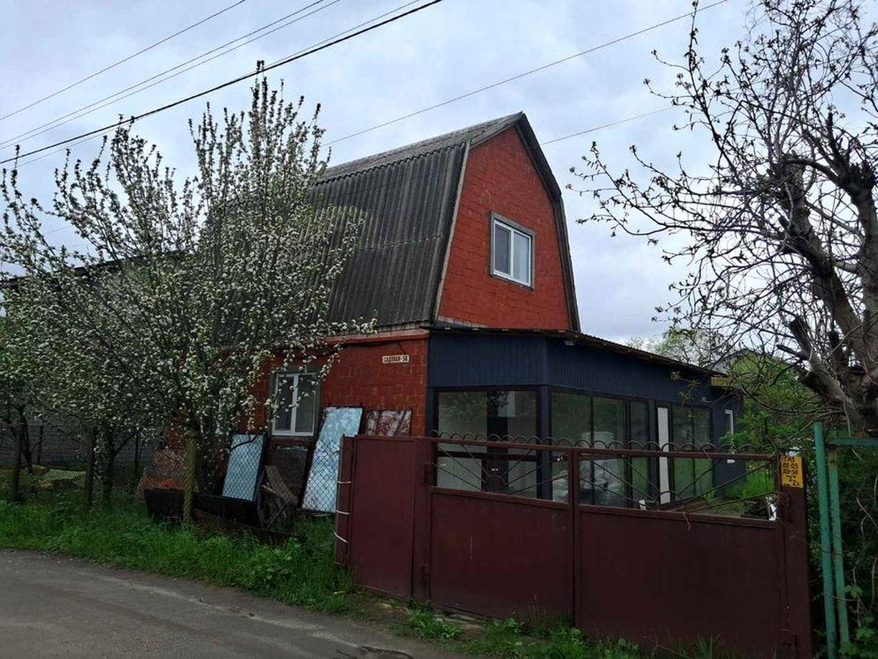 Продам дом-дачу в Ермолаевке на берегу реки Подгородное