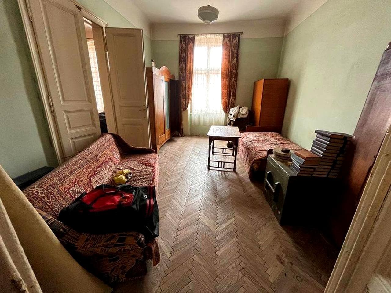 Продається 3кімн. в  центрі міста соборна площа