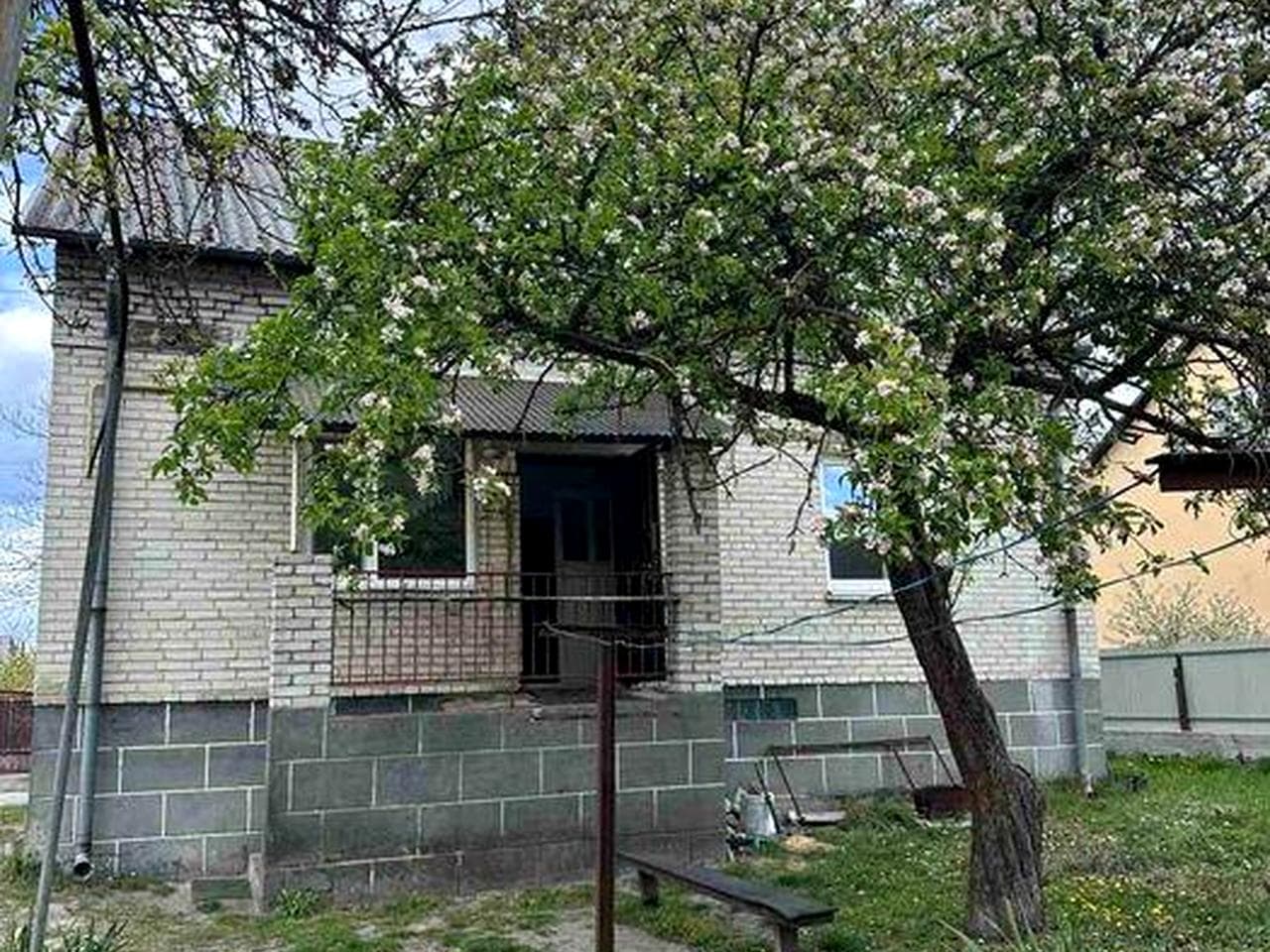 Продається цегляний будинок в місті Соснівка