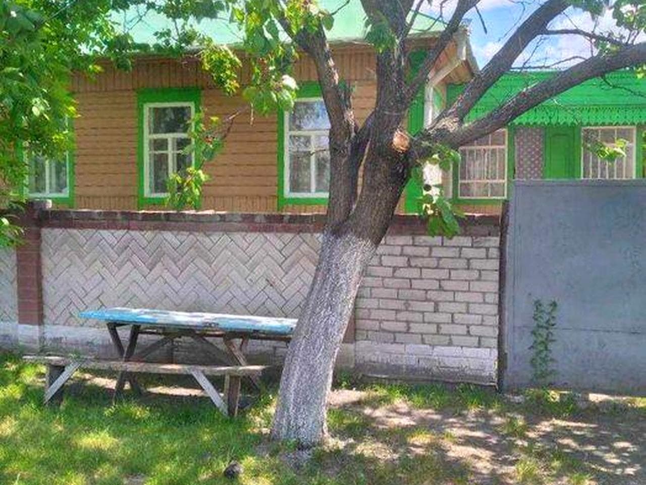 Затишний будинок у Ніжині з садом і піччю