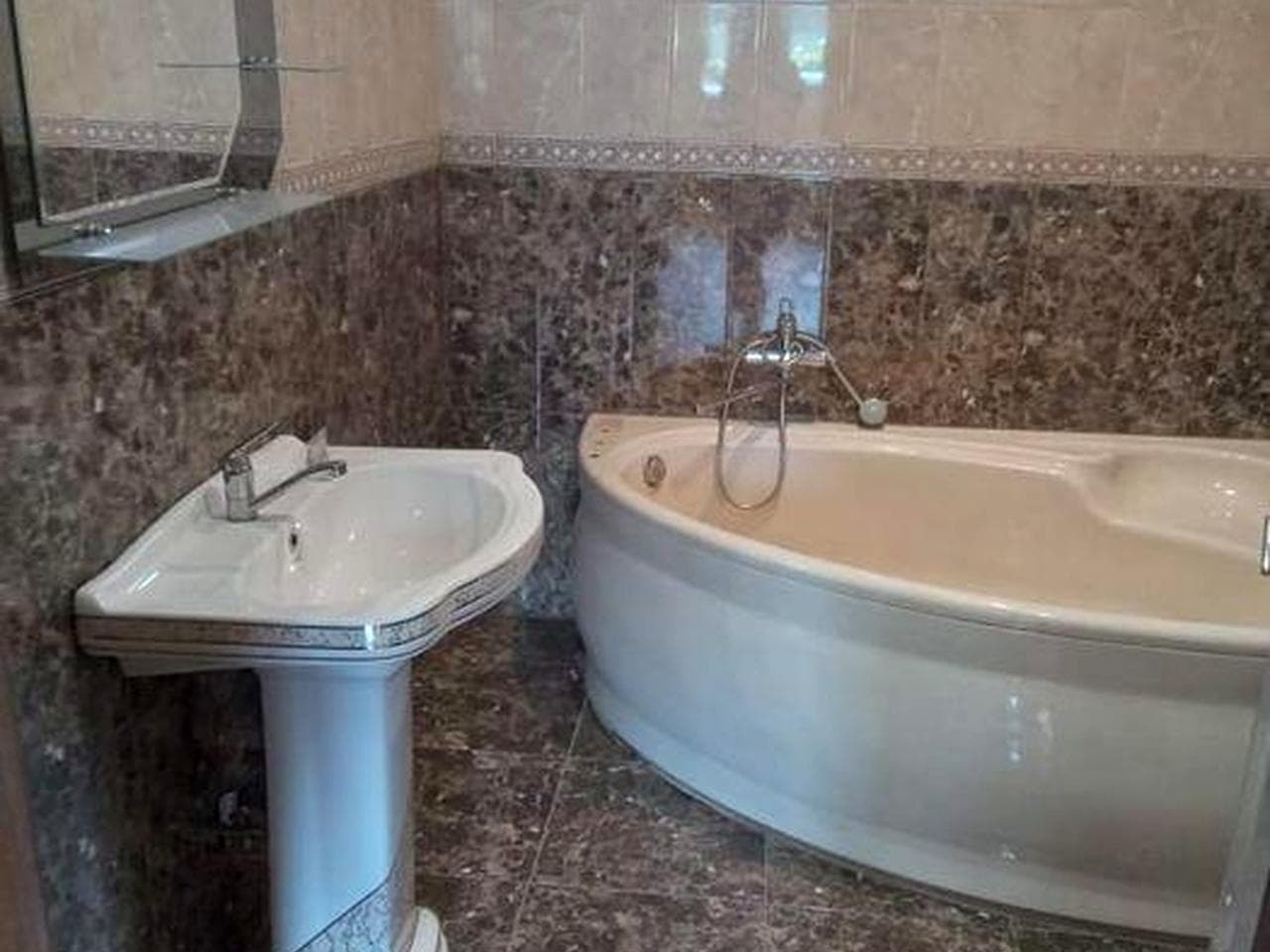 Продається будинок в м.Хуст