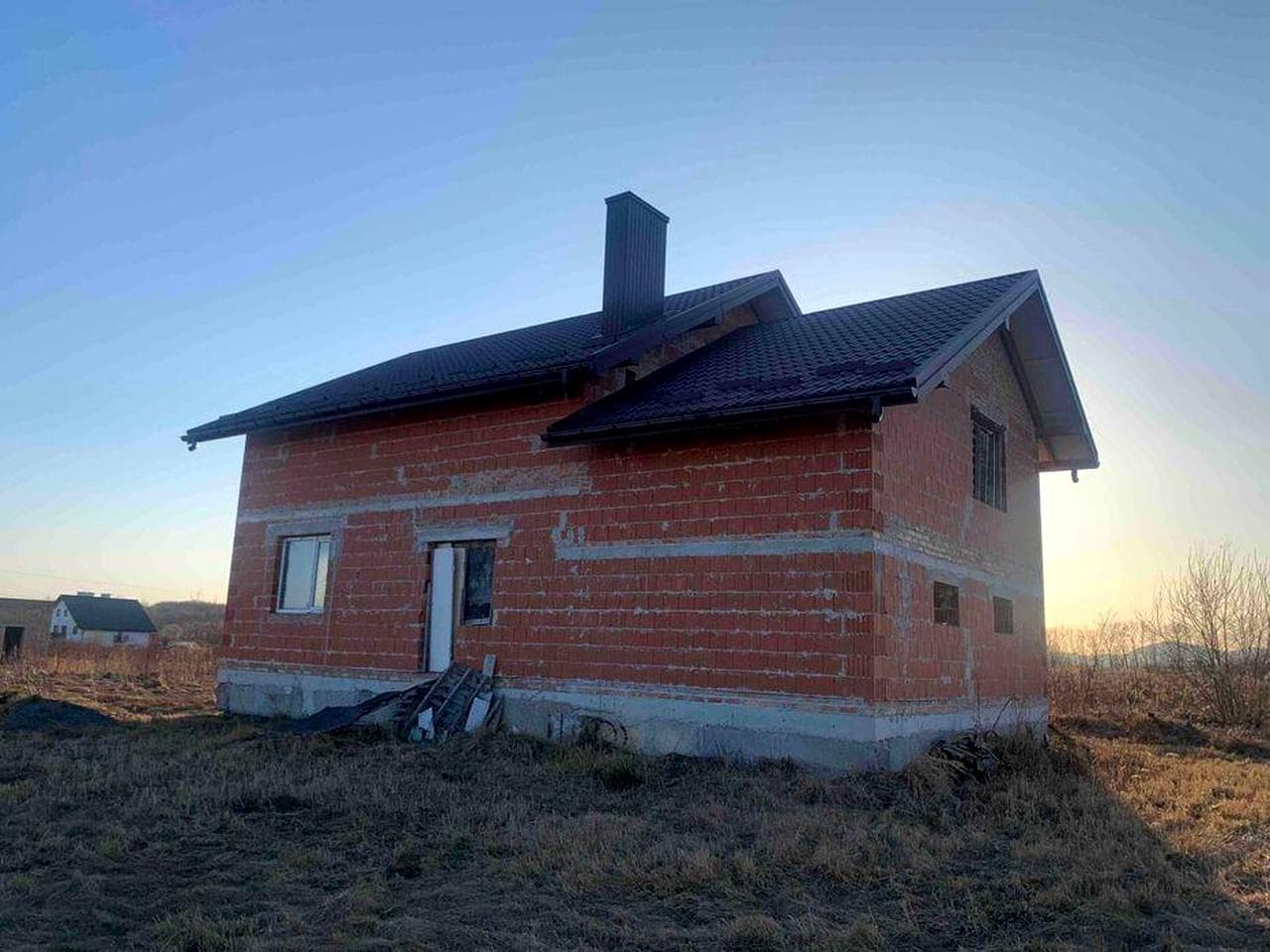 Будинок ( Особняк ) Новобудова Підгірне 20сот.землі,( 575$ м.кв )