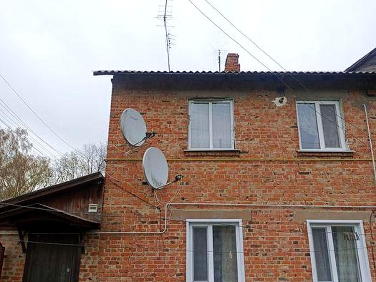 Продаж квартири із зем. ділянкою в Мені