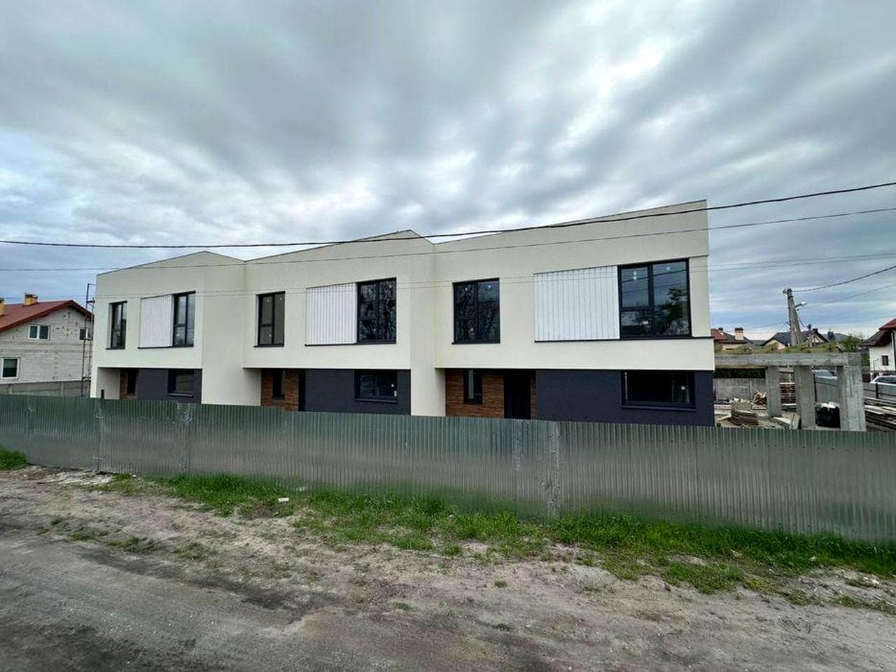 Продаж середнього таунхаусу 144 м² у Жовкві