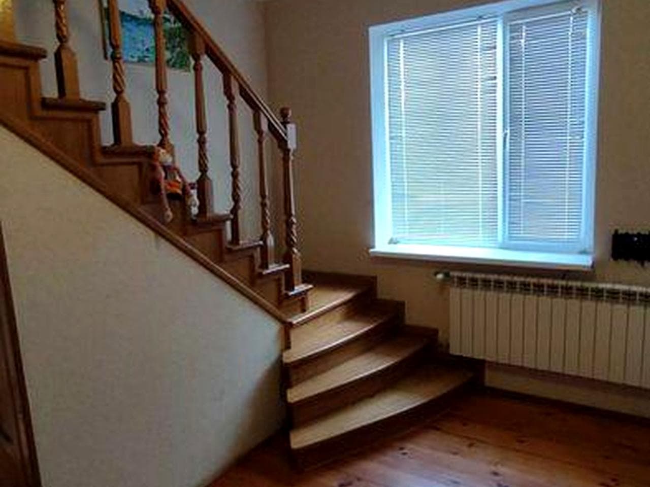 Продаж півбудинку з ділянкою (район залізничної лікарні)