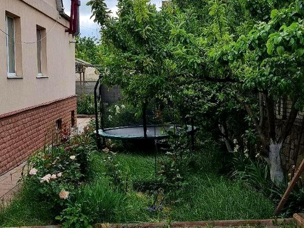 Весняна вул.