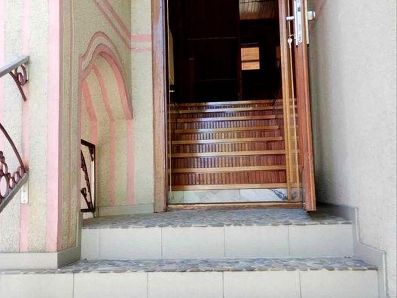 Будинок 240 м² | 7.1 сотки | 2 гаражі
