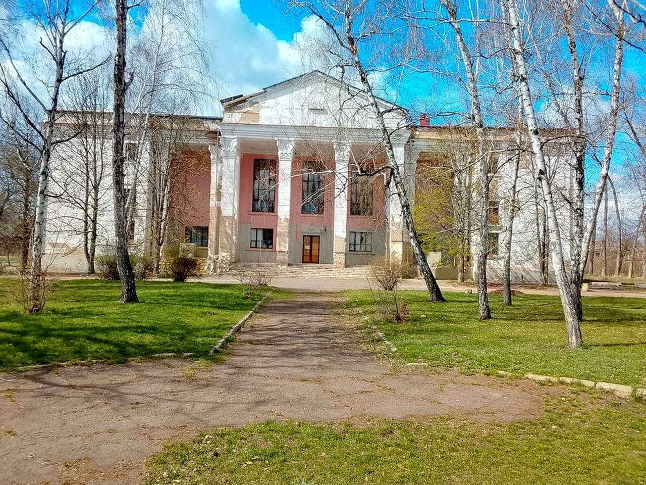 Будинок 3600 м² (колишній ДК) під виробництво/бізнес. 380 кВт