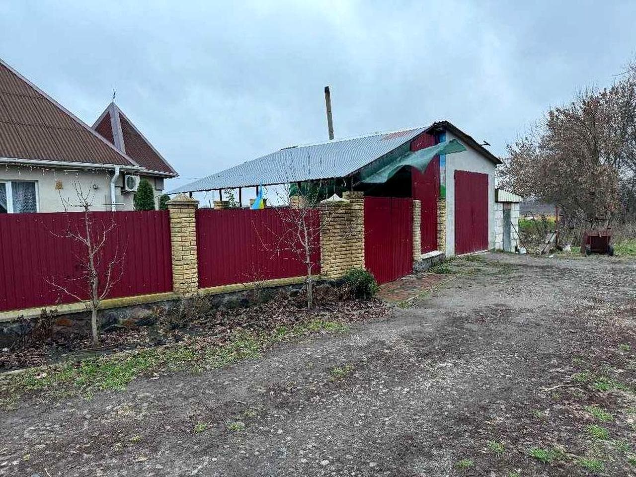 Житловий  будинок та земельна ділянка 0,1 га Київська обл,  м.Фастів, Квітнева,75